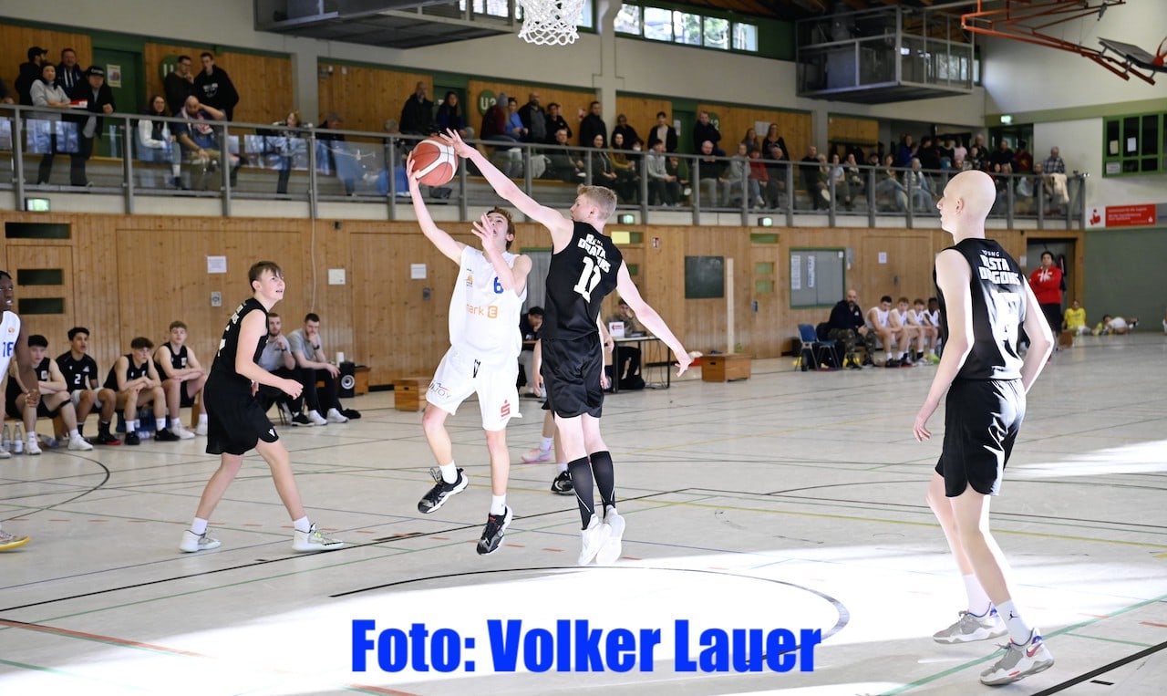 PH JBBL vsVechta 08.01.2023 JuliusG layup