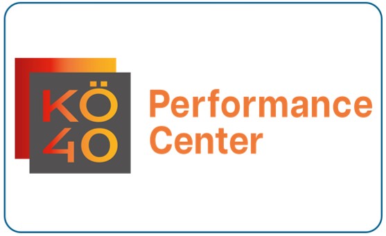 KÖ40 Performance Center Logo in Orange und Grau, stilisiertes Design mit Text, moderner Look.
