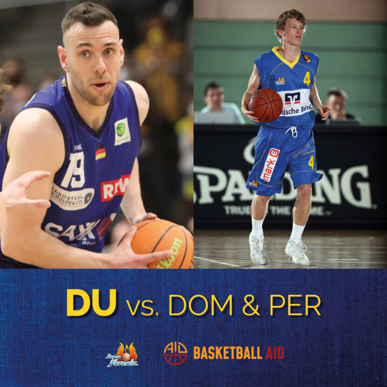 Zwei Basketballspieler im Einsatz, einer links mit ernstem Gesicht, der andere rechts konzentriert.