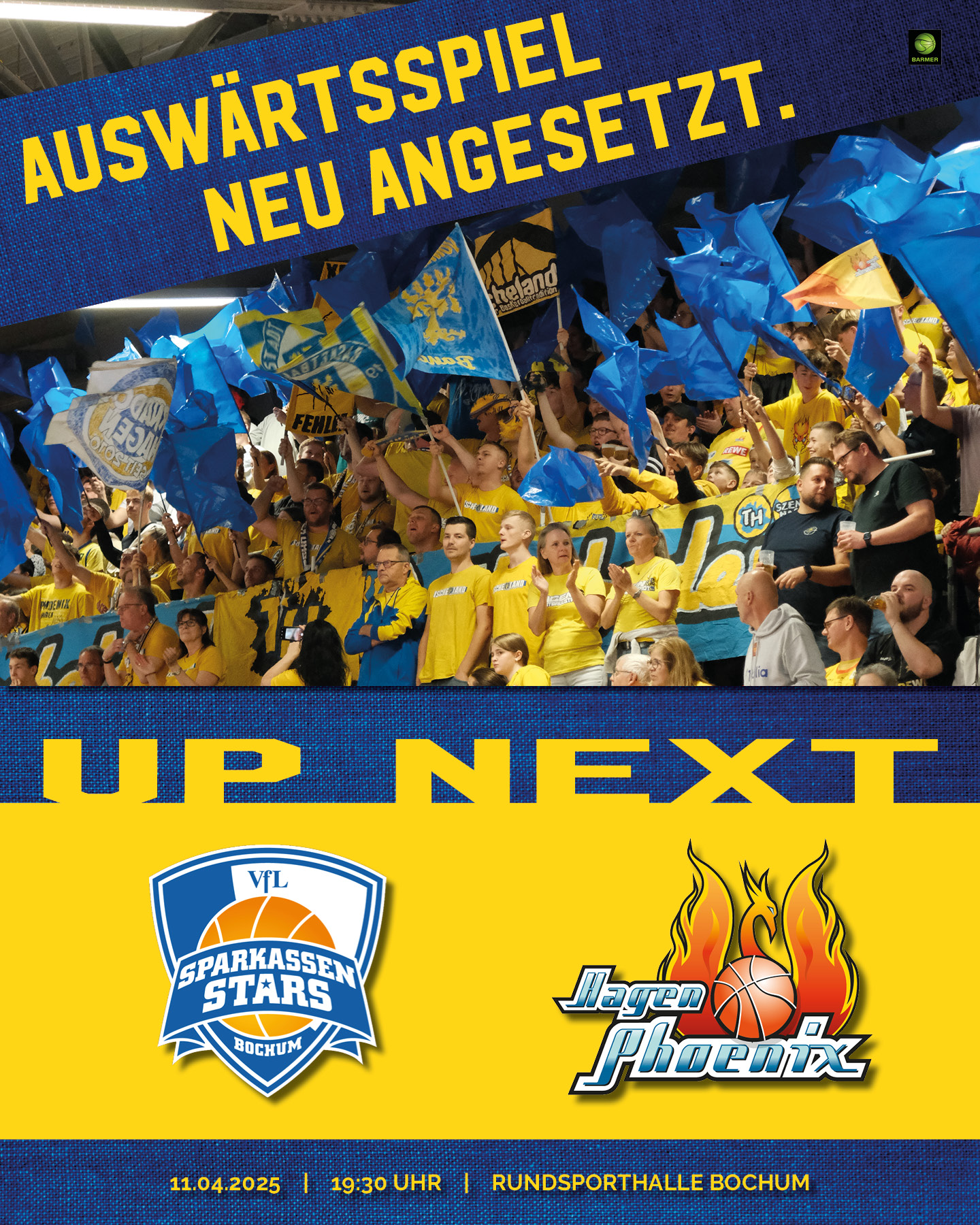 Fans in gelben Outfits jubeln enthusiastisch; darunter ein blau-weißes und ein rot-oranges Logo.