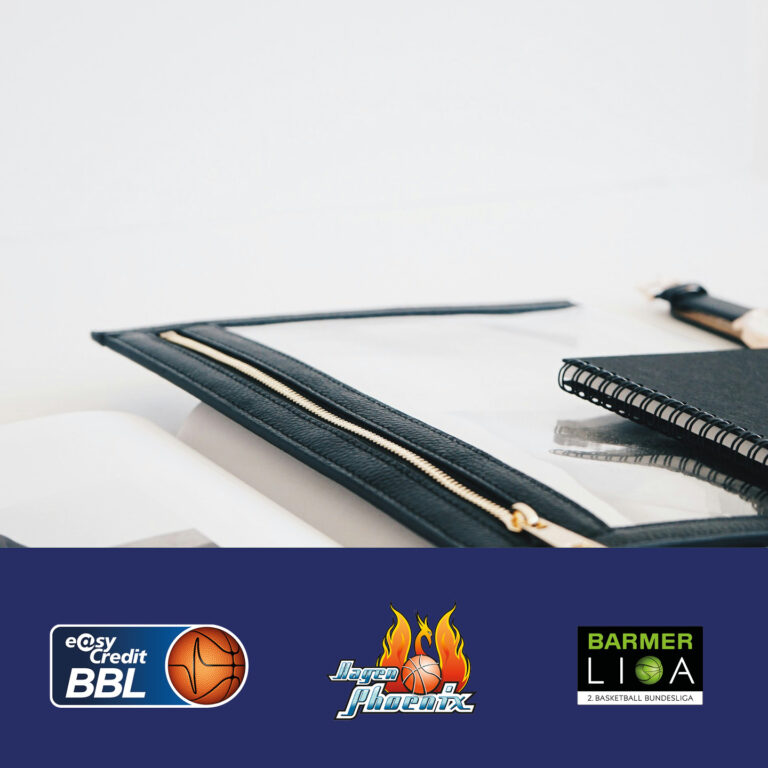 Bild mit Doku-Mappe, Block, Stift auf Tisch. Darunter BBL, Phoenix Hagen, Barmer-Logos.