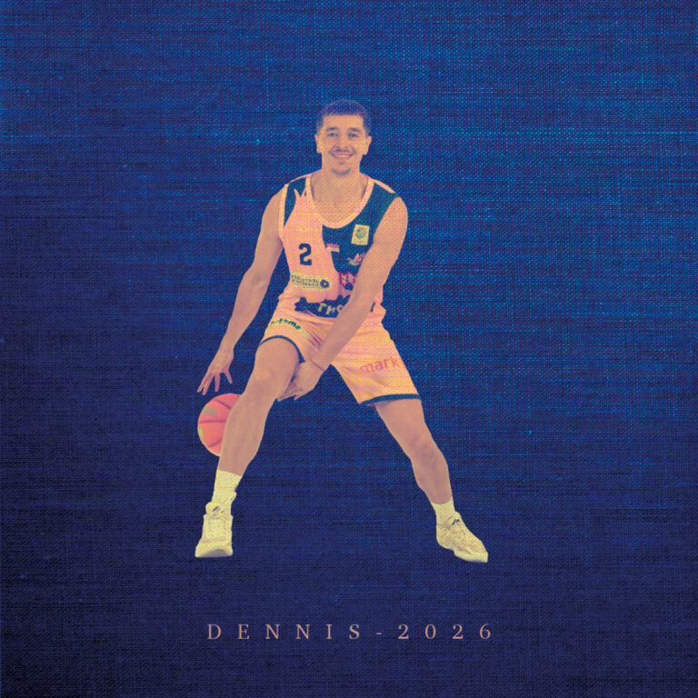 Mann spielt Basketball in rosa Trikot, konzentrierter Ausdruck, blau texturierter Hintergrund.