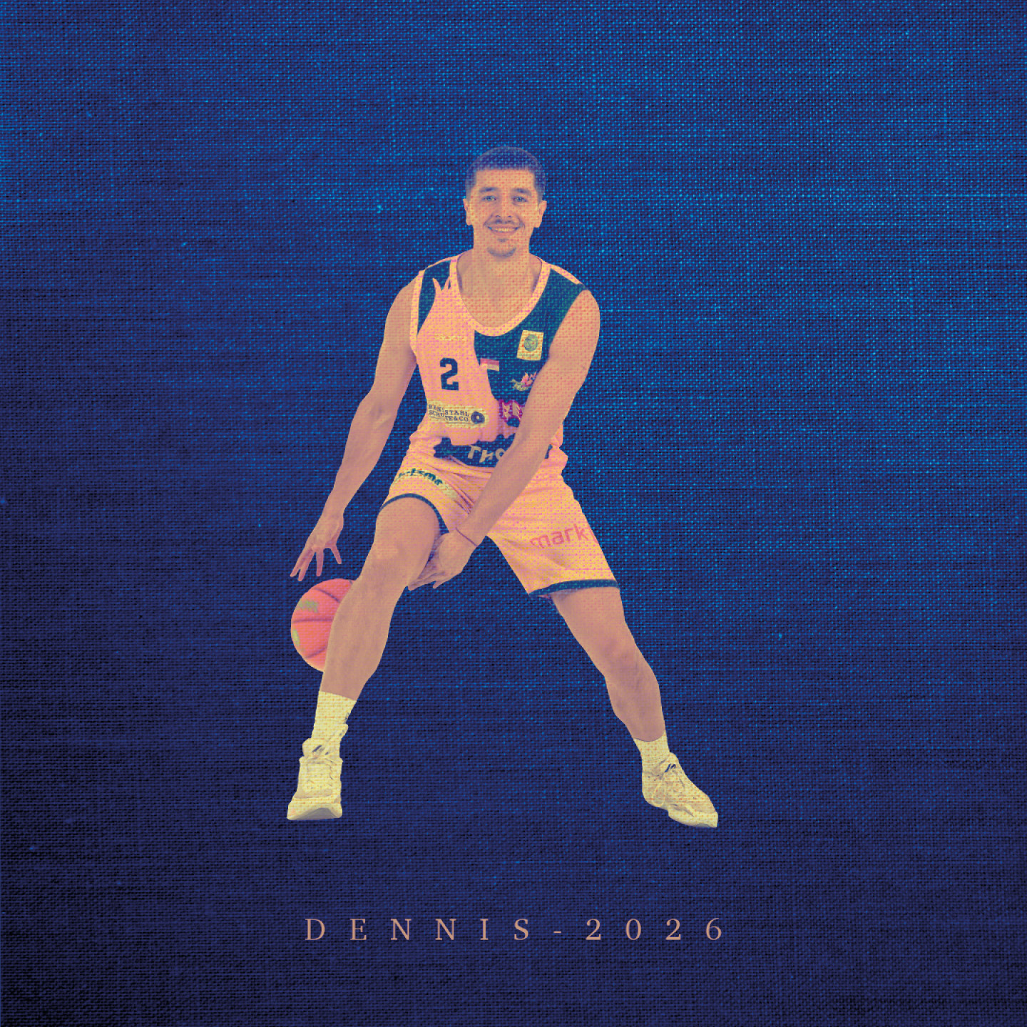 Mann spielt Basketball in rosa Trikot, konzentrierter Ausdruck, blau texturierter Hintergrund.