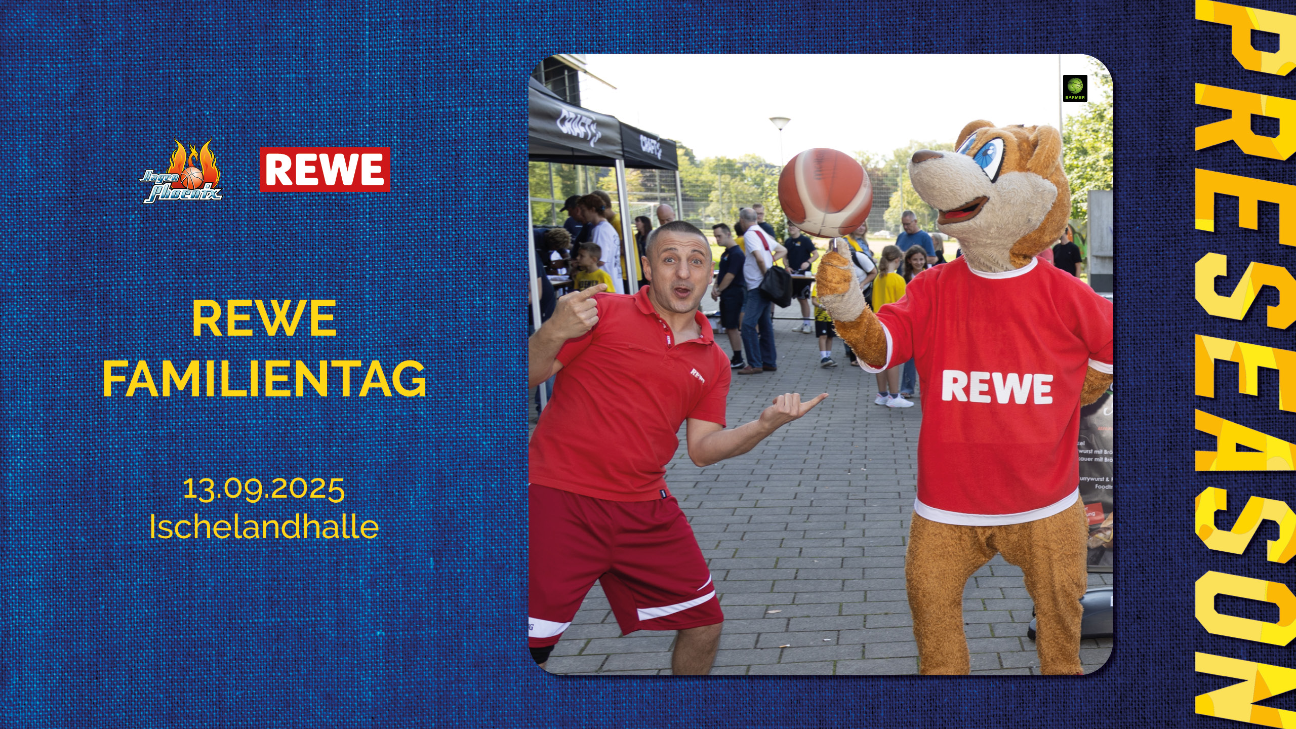 Person mit überraschter Miene neben einem Maskottchen in rotem T-Shirt; bei einem Event.