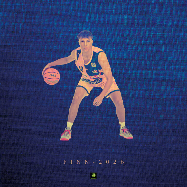 Junger Basketballspieler dribbelt konzentriert, trägt gelbes Trikot, blauer Hintergrund.