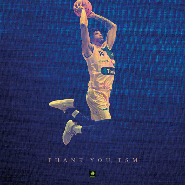 Basketballspieler springt mit Ball im gelben Trikot auf blauem Hintergrund.