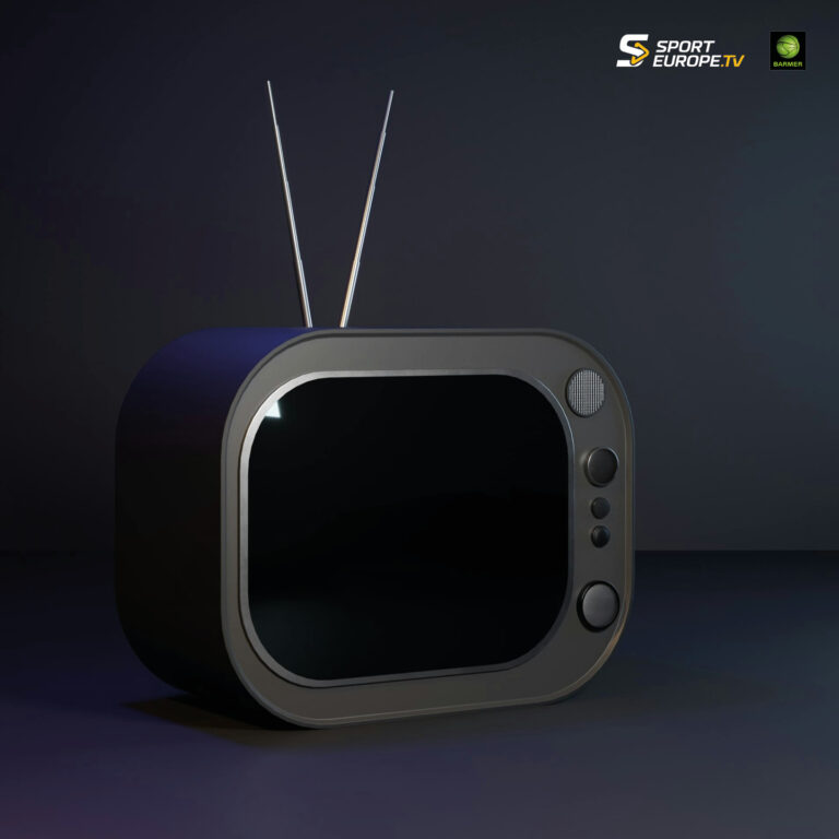 Ein schwarzer, retro-futuristischer Fernseher mit Antennen steht in dunkler Umgebung.