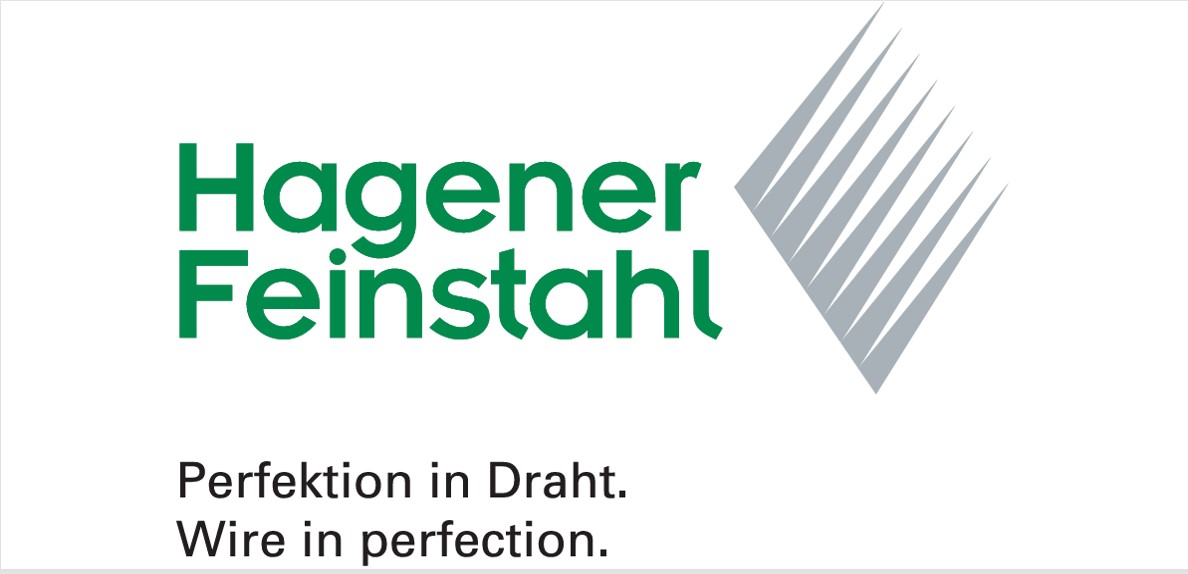 Das Bild zeigt das Logo von Hagener Feinstahl mit grünem Text und silbernen Linien.