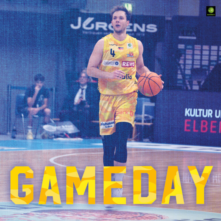 Ein Basketballspieler im gelben Trikot wirkt fokussiert beim Dribbeln auf dem Spielfeld