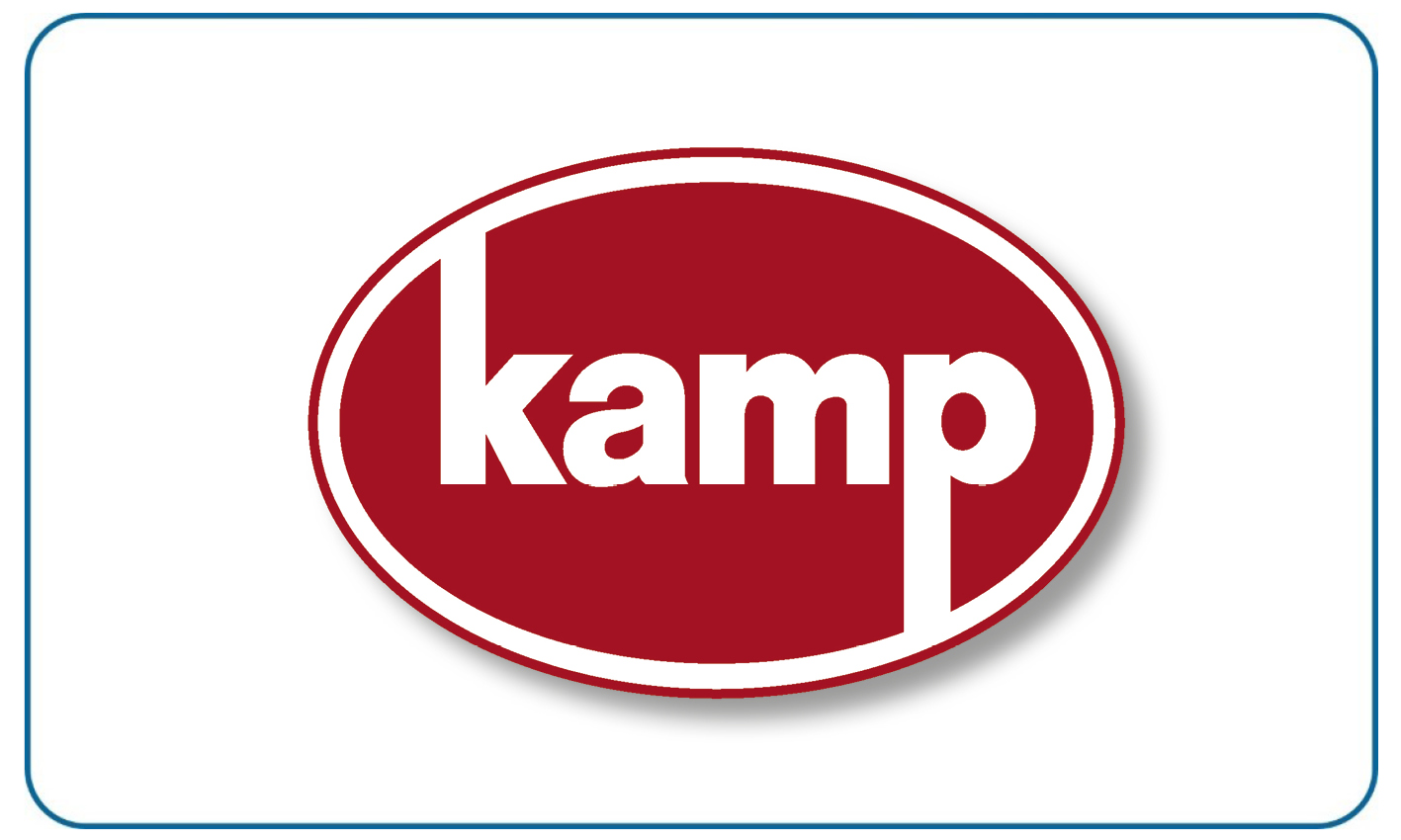 Rotes ovales Logo mit weißem Schriftzug kamp auf weißem Hintergrund