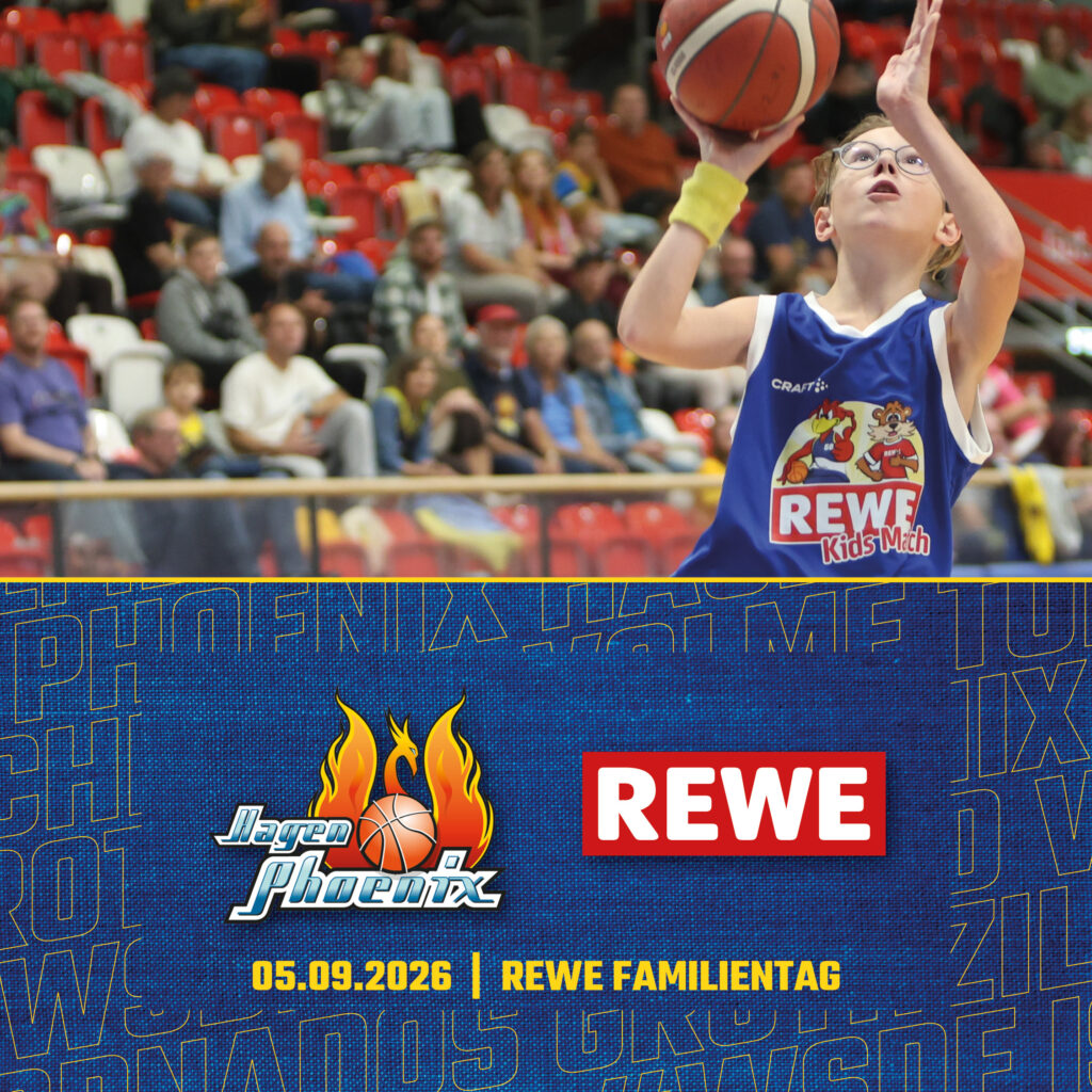 Fokussiertes Kind mit Brille im blauen Trikot wirft orangefarbenen Basketball beim Spiel