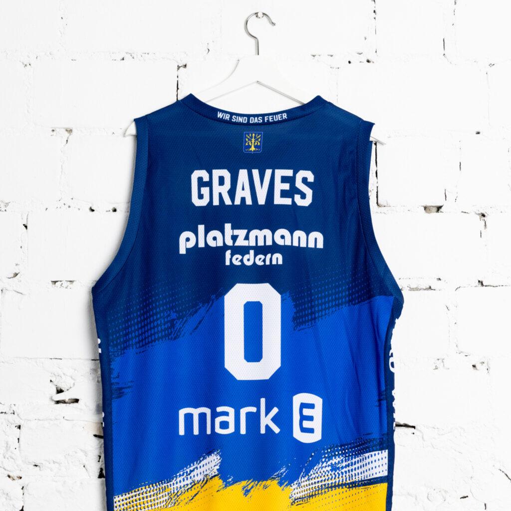 Blaues Trikot ohne Person, neutral, mit GRAVES und Nummer 0, gelb unten