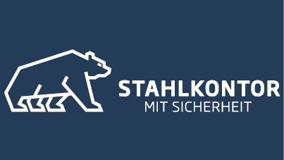 Weisses Baerenlogo und Schriftzug Stahlkontor auf blauem Hintergrund