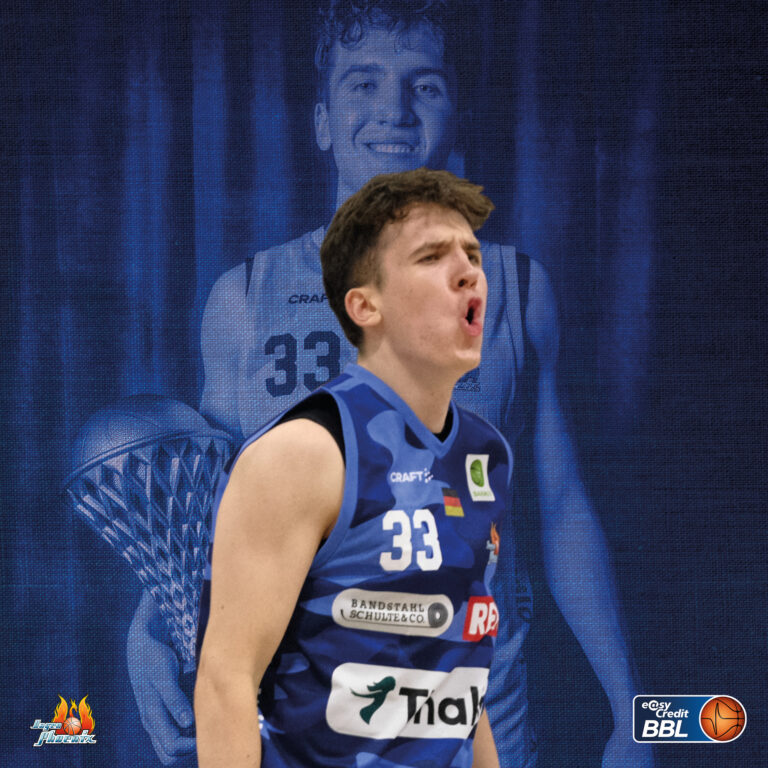 Junger Basketballspieler in Blau mit offenem Mund vor blauem Portraet
