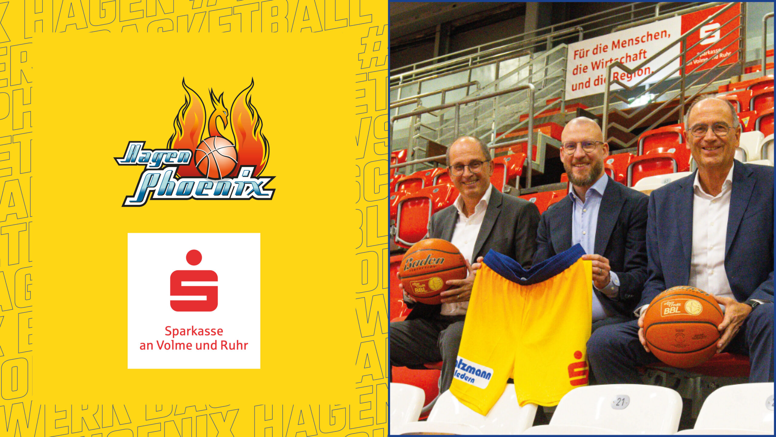 Drei laechelnde Maenner halten Basketbaelle und gelbe Hose in roter Arena